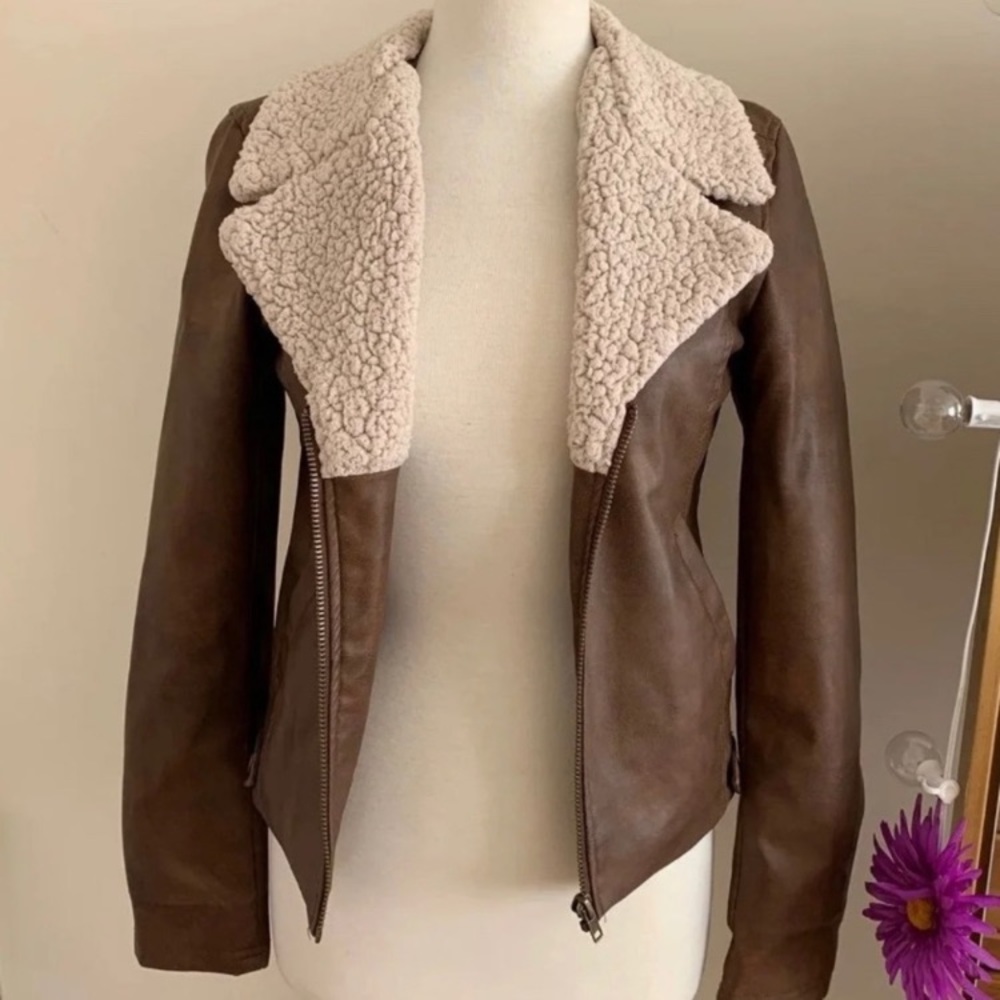 Leather jacket with sherpa collar